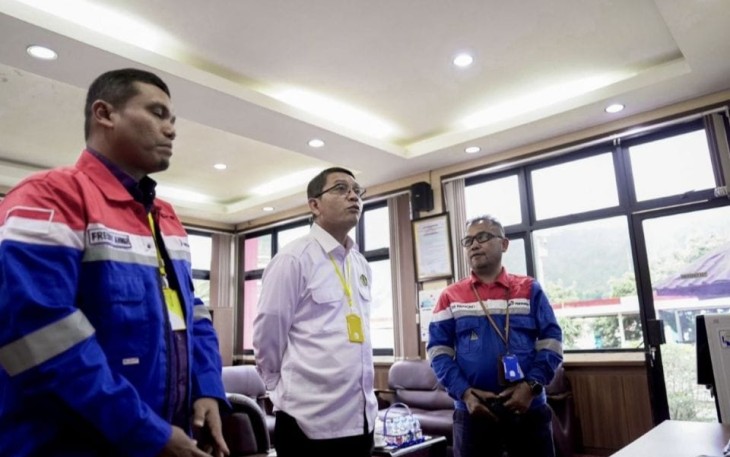 Sekretaris Jenderal Kementerian ESDM Dadan Kusdiana, Jumat (29/12), meninjau kesiapan kelistrikan Sumatera Barat dan sekitarnya pada unit Distribution Control Center (DCC), UP2D, PLN Unit Induk Wilayah Sumatera Barat, yang dilanjutkan dengan pemantauan penyediaan BBM di Integrated Terminal BBM Teluk Kabung dan beberapa SPBU yang ada di jalur utama Padang-Bukittinggi