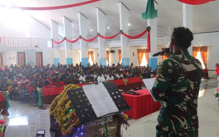 Satgas 330 Tri Dharma Iringi Ibadah Perayaan Natal di GKII Antiokhia Intan Jaya