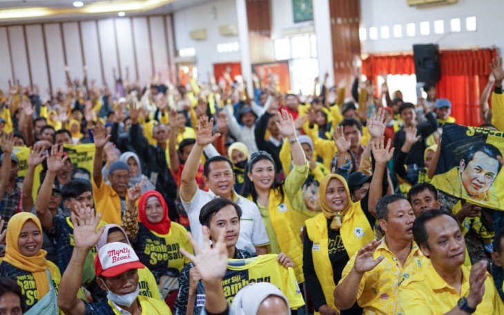 Bamsoet dalam pengukuhan ribuan saksi Partai Golkar di empat kecamatan di Kabupaten Kebumen, Jumat (15/12/23)
