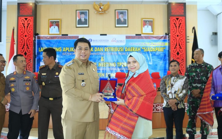 Bupati Samosir Launching Aplikasi Pajak dan Retribusi Daerah SIADAPARI