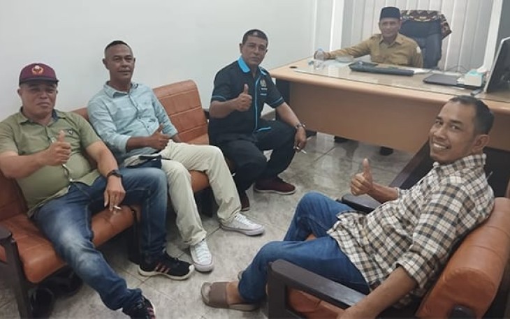 Wartawan dan LSM saat Temui Penjabat Bupati
