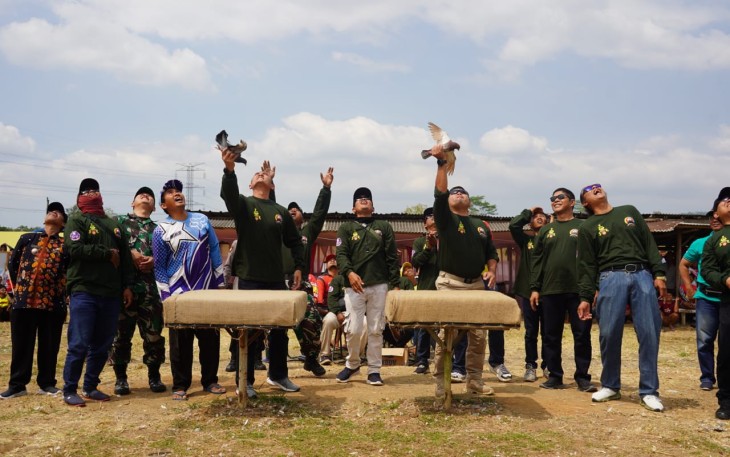 Danrem Wijayakusuma Buka Lomba Merpati Terbang Tinggi
