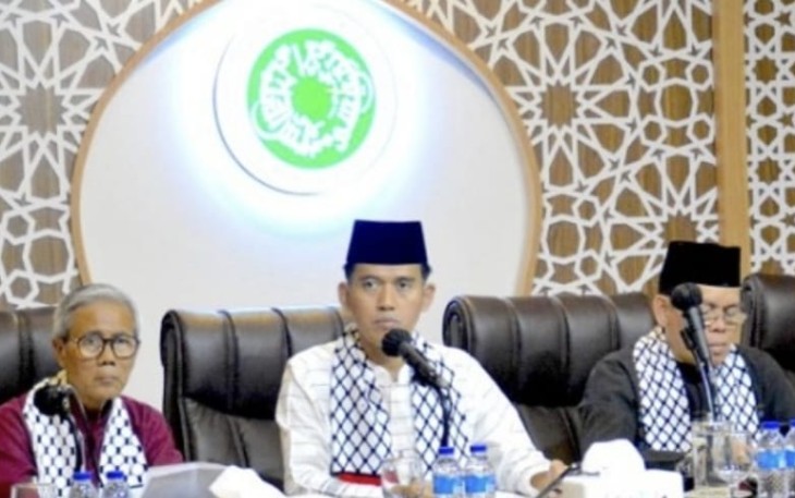 Ketua MUI Bidang Fatwa Prof Asrorun Niam Sholeh saat menyampaikan hasil fatwa MUI,  di Kantor MUI, Menteng, Jakarta Pusat, Jumat (10/11/23).