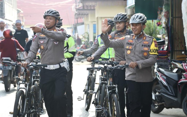 Kapolres Lingga Pimpin Patroli Sepeda Cegah Gangguan Kamtibmas dan Jalin Keakraban dengan Masyarakat