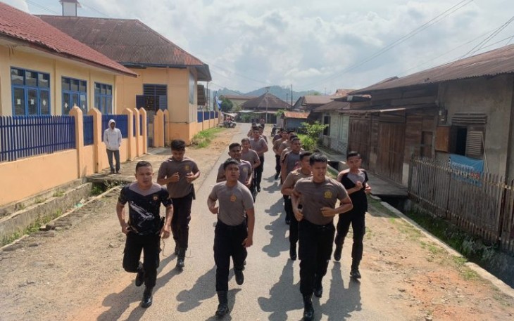 Dalam rangka persiapan aksi pengamanan (Pam) dalam rangka menghadapi Pemilu 2024, personel Dalmas Polres Tapanuli Selatan (Tapsel), terus berlatih.