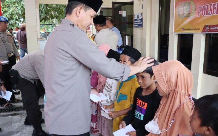 Kapolresta Berbagai Takjil dan Berikan Tali Asih ke Anak Yatim