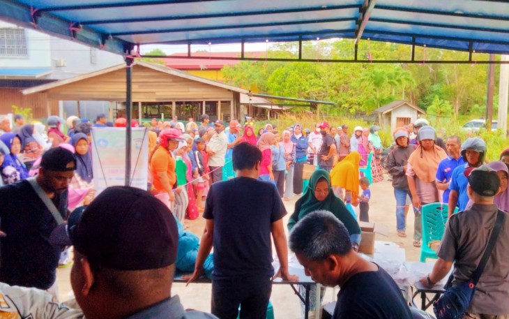 Tampak masyarakat antusias berdatangan ke Bazar Sembako Murah Pemkab Bintan
