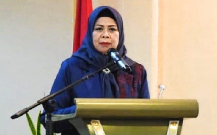 Ketua TP-PKK Provinsi Kepulauan Riau Hj. Dewi Kumalasari Ansar saat membuka Seminar Usaha Peningkatan Pendapatan Keluarga (UP2K) di Grand Lagoi Hotel, Kabupaten Bintan, Selasa (21/11). 