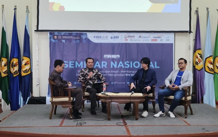 Kepala BSKDN Kemendagri Yusharto Huntoyungo saat menjadi narasumber dalam Seminar Nasional Futura 2023 di Gedung Serbaguna Universitas Padjadjaran (Unpad) Bandung pada Sabtu, 2 Desember 2023. 