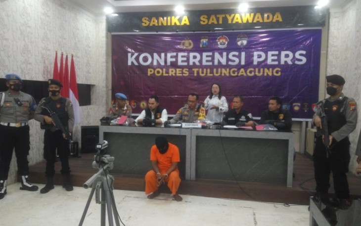 Kapolres Tulungagung AKBP Eko Hartanto, SIK, MH, melalui Waka Polres Tulungagung Kompol Dodik Tri Hendro Siswoyo, SH, SIK, MIK, saat Pers Rilis membenarkan telah melakukan pengungkapan kasus penganiayaan yang menyebabkan korban MD, Rabu (15/02/2023).