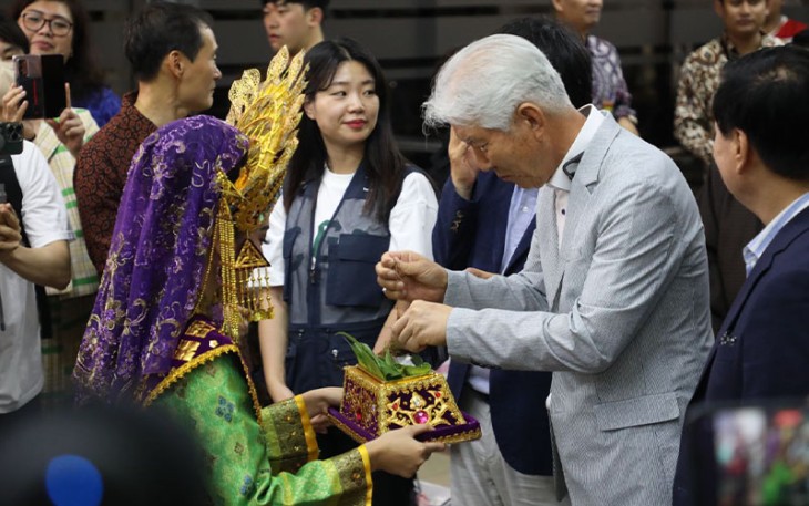 Penyambutan Turis Korea Selatan.