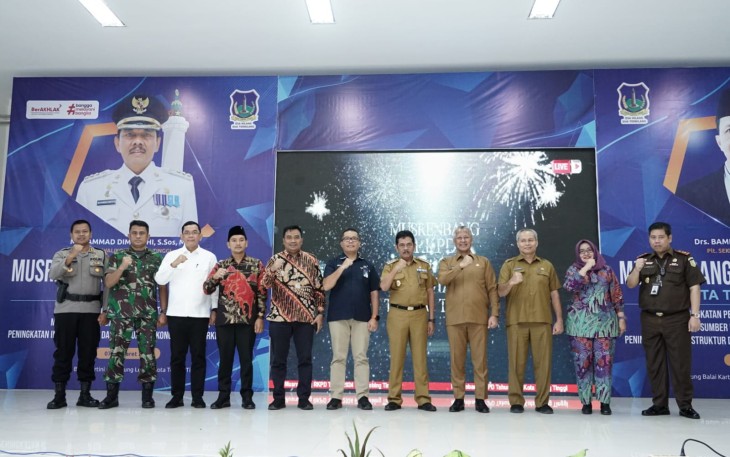 Pj. Wali Kota saat memberikan sambutan dalam acara Pembukaan Musrenbang (Musyawarah Perencanaan Pembangunan) RKPD (Rencana Kerja Pemerintah Daerah) tahun 2024, Selasa (07/03/2023) di gedung Balai Kartini Convention Center and Public Service, Jln. Gunung Leuser BP7.