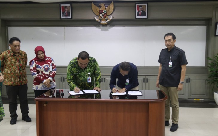 Bupati Blora Arief Rohman dan Dirut PT Citilink menandatangani nota kesepahaman terkait penerbangan rute Bandara Halim Perdanakusuma-Ngloram Cepu, Blora.