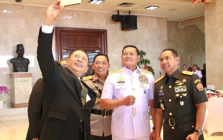 Bamsoet saat menghadiri Sertijab Panglima TNI, di Plaza Mabes TNI, Cilangkap, Jakarta, Rabu (22/11/23).
