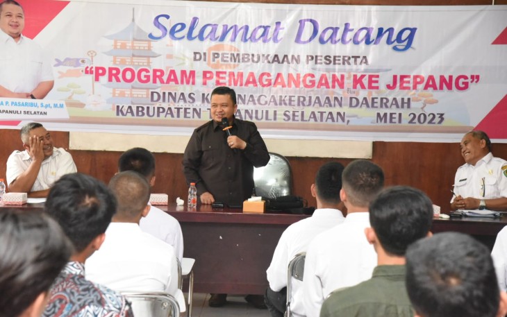 Bupati Tapsel Dolly Pasaribu, saat membuka pelatihan magang, pada Rabu (10/5) di UPTD Balai Latihan Kerja (BLK) Kabupaten Tapsel, Siharang-Karang, Kota Padang Sidempuan