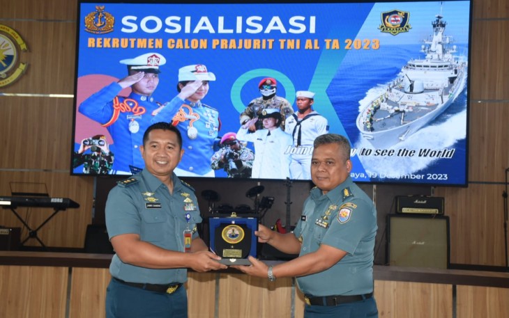 224 Siswa-siswi SMA/SMK/MAN Kota Surabaya mengikuti acara Kampanye Sosialisasi dan Pelatihan Penerimaan Prajurit TNI AL TA. 2024, yang bertempat di Gedung Serbaguna Mako Lantamal V, Jl. Laksda M. Nazir Perak, Surabaya, Selasa (19/12/2023)