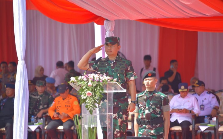 Kasum TNI dan Wakapolri Pimpin Apel Gelar Pasukan Operasi "Lilin-2023" di Silang Monas 