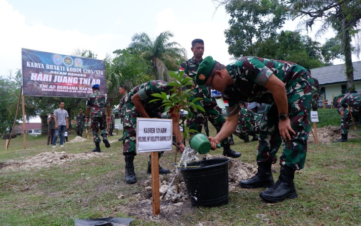 Kasrem 121/Abw Kolonel Inf Soelistyo Bawono, S.I.P Lakukan Penanaman Pohon 