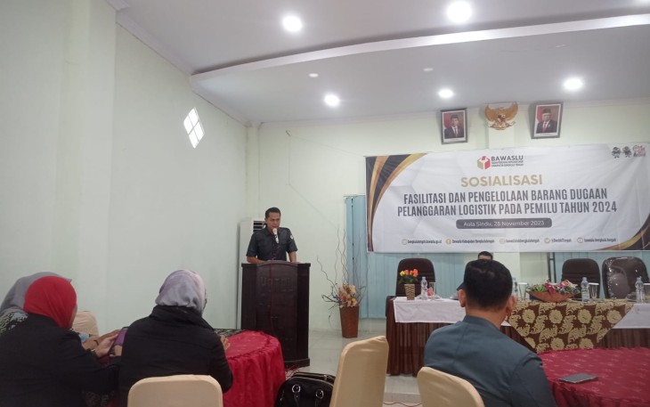Ketua Bawaslu Bengkulu Tengah Evi Kusnandar Saat Memberikan Sambutan 