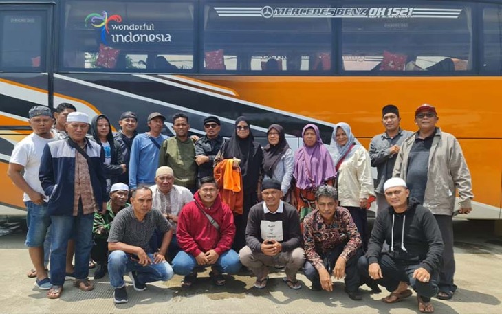 Jemaah PPITTNI Tabagsel Photo bersama yang Ikuti Suluk di Sungai Rumbai Koto Tinggi