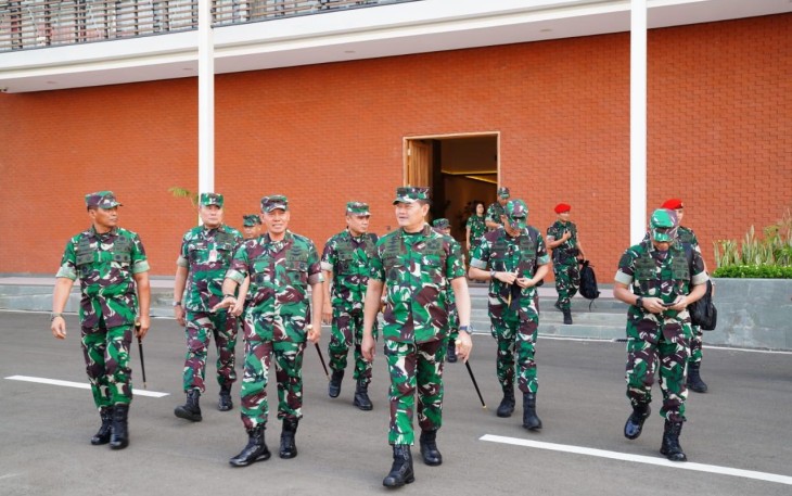 Panglima TNI Laksamana TNI Yudo Margono , S.E., M.M. berkunjung ke Asembagus, Situbondo, Jawa Timur