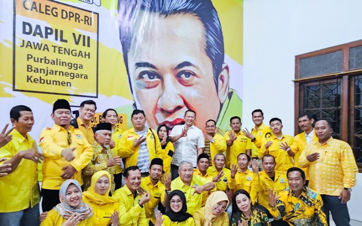 Bamsoet saat meresmikan Posko Bersama Bambang Soesatyo Kabupaten Banjarnegara Jawa Tengah, Jumat (17/11/23).