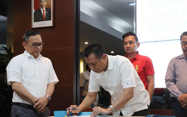 Penandatanganan perjanjian Pelayanan E-ticketing dan Tata Cara Pengadministrasian Layanan Pass Penumpang Domestik antara Badan Pengusahaan Batam dalam hal ini Anggota Bidang Pengusahaan, Wan Darussalam, dan 18 (delapan belas) pimpinan perusahaan operator kapal domestik bertempat di Marketing Centre, BP Batam, Selasa (7/11/2023).