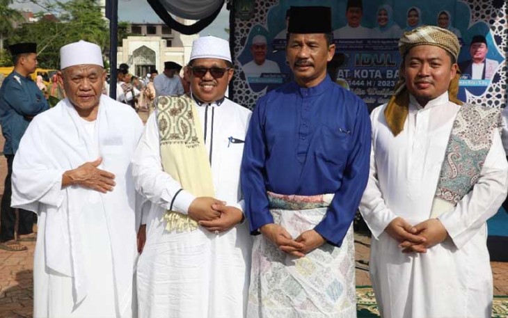 Kepala BP Batam, Muhammad Rudi (kenakan Kemeja Biru) usai pelaksanaan Salat Idul Fitri, Sabtu (22/4/2023).