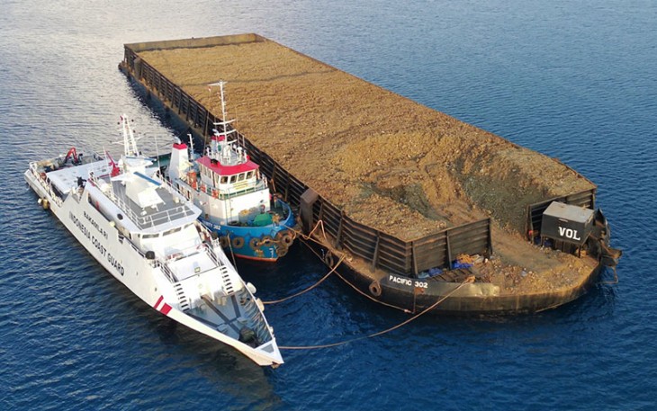 Kapal Muatan Nikel Illegal di Sulawesi Tenggara saat Diamankan Bakamla RI