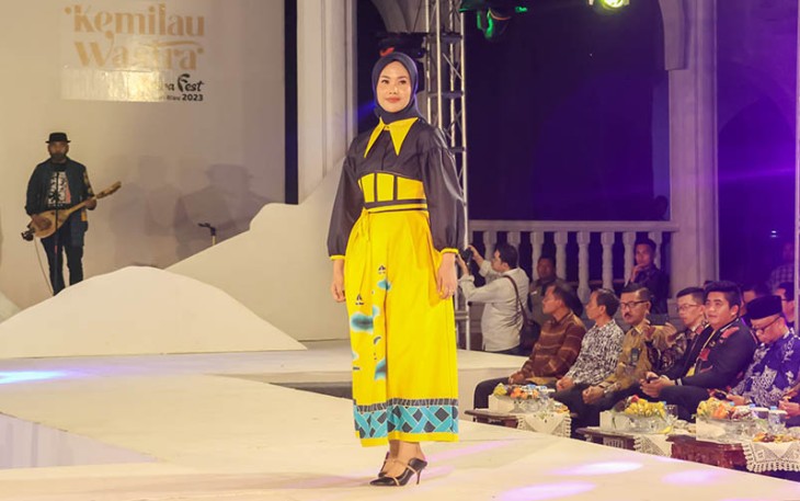 Ketua Dekranasda Bintan Hafizha Rahmadhani turut tampil Fashion Show Dekra Fest 2023