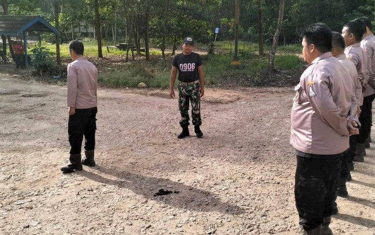 Serka Mursidi saat melatih PBB security di wilayah binaan