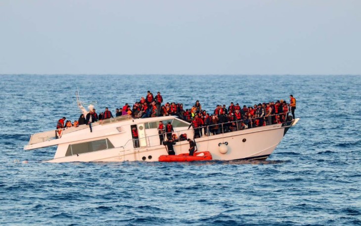Evakuasi Korban Kapal Tenggelam di Laut Mediterania