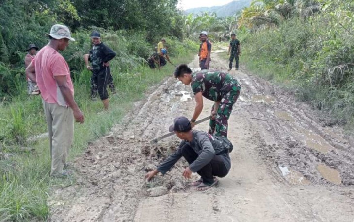 Perbaikan akses jalan perbatasan 
