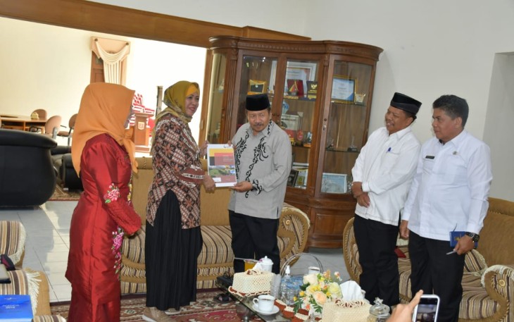 DPD Satu Pena Sumbar saat Audiensi dengan Bupati Agam di Mess Pemkab Agam, Belakang Balok, Bukittinggi.