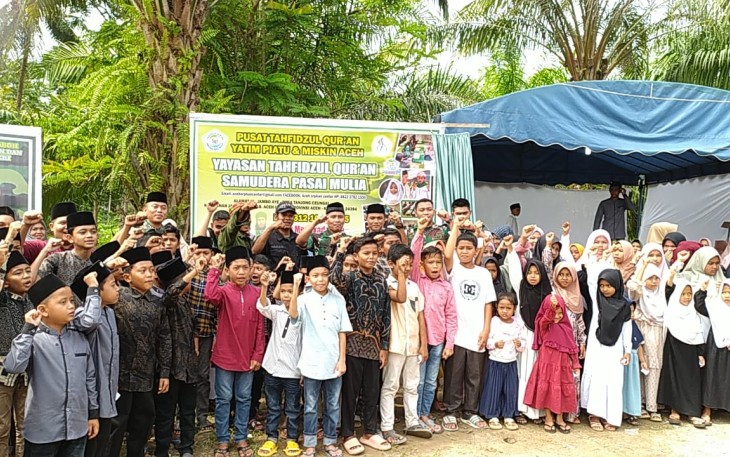 Dua puluh santri Dayah Bustanus Sai'dah saat kembali Terima kebutuhan Pokok
