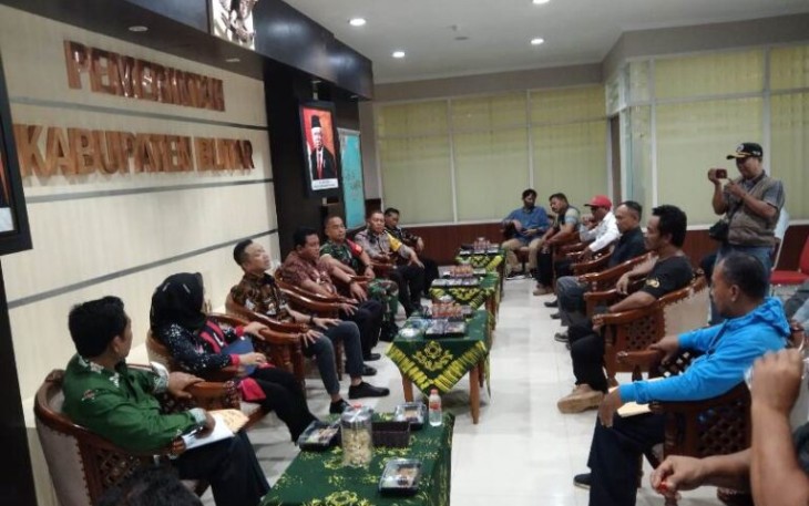 Wakil Bupati Blitar Rahmat Santoso Menerima Audiensi warga Desa Rejoso Kecamatan Binangun.