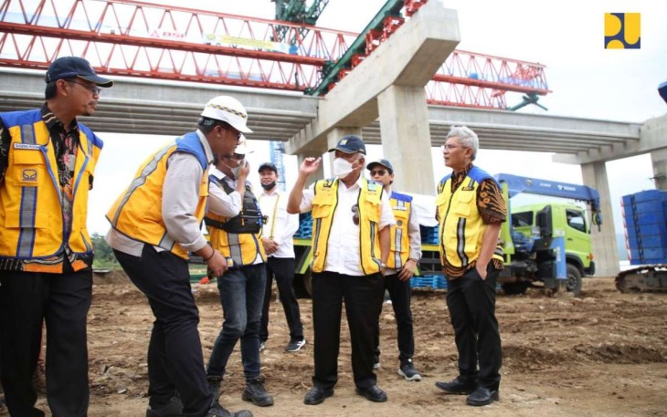 Menteri Basuki saat tinjau pembangunan Jalan Tol Cisumdawu Seksi 4-5