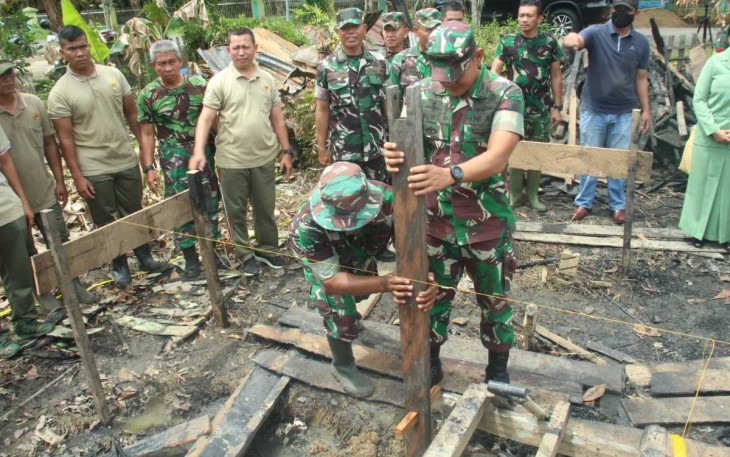 Dandim 1001/HSU-BLG Letkol Inf Dhuwi Hendradjaja saat peresmian pembangunan rumdis