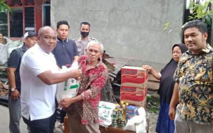 Pemkab Labuhanbatu saat Berikan Bantuan Kepada Korban Kebakaran di Rantau Utara