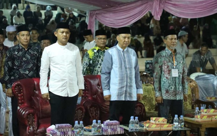 Dandim 1001/HSU-BLG Letkol Inf Dhuwi Hendradjaja (kemeja putih) saat menghadiri penutupan MTQ ke-49 