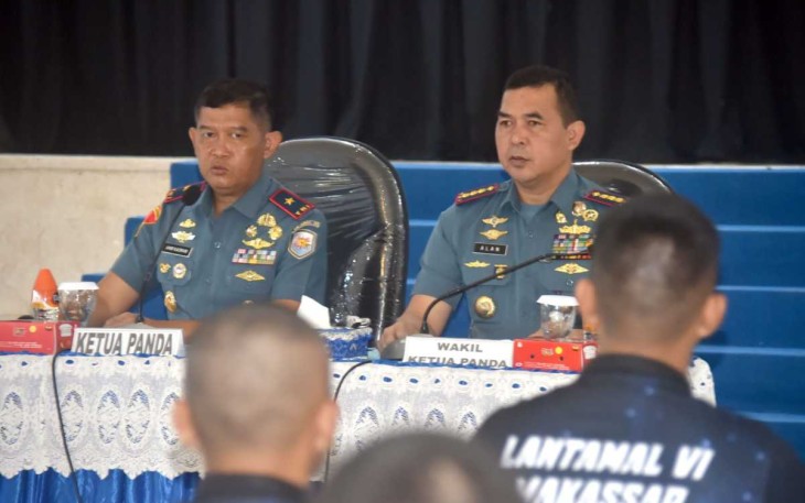 Danlantamal VI Makassar Brigjen TNI (Mar) Amir Kasman saat memberikan pengarahan 