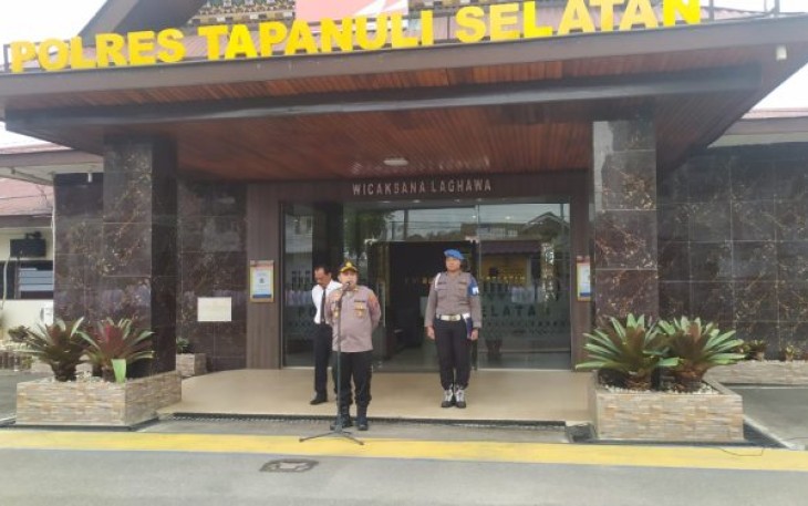 Kabag Ops, Kompol Johannes Napitupulu, SH, MH, memimpin Apel pagi rutin, Selasa  (27/3/2023).