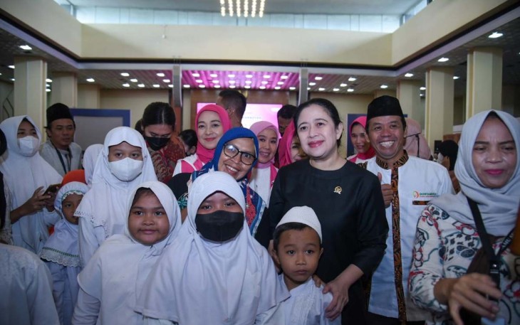 Puan Maharani bersama anak-anak yatim piatu