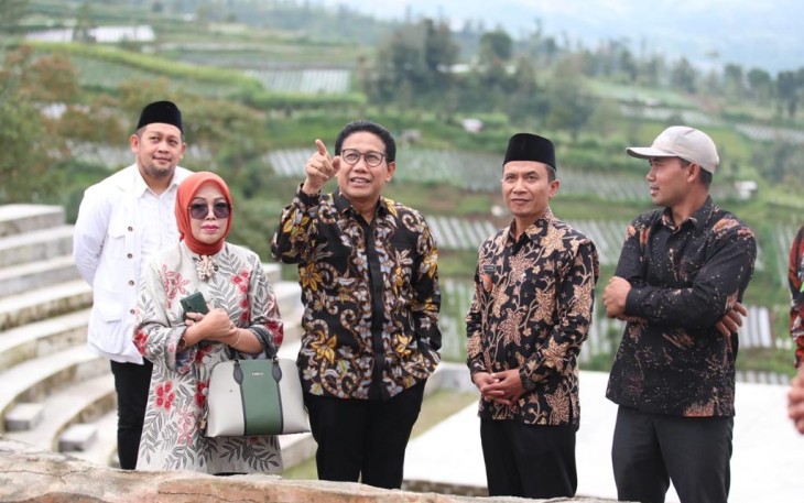Menteri Desa, Pembangunan Daerah Tertinggal, dan Transmigrasi Abdul Halim Iskandar kunjungan kerja ke BUM Desa Mekar Sembada Mulya Desa Wonolelo Kecamatan Sawangan Kabupaten Magelang, Kamis (13/4/2023)