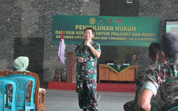 Penyuluhan hukum prajurit Menarmed 2 Kostrad 