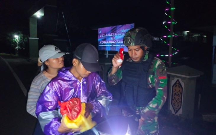 Pemeriksaan malam hari di perbatasan 