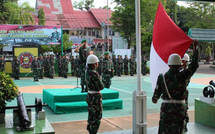 Dandim 1001/HSU-BLG Letkol Inf Dhuwi Hendradjaja saat pimpin upacara 