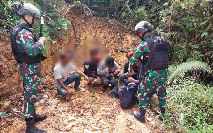 PMI Ilegal melewati jalan tikus diamankan satgas perbatasan 