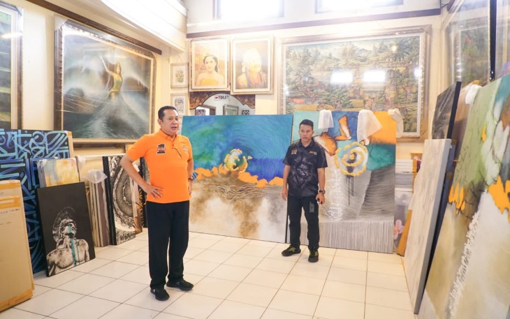 Bambang Soesatyo di salah satu galery lukisan di Bali, Jum'at (21/4)
