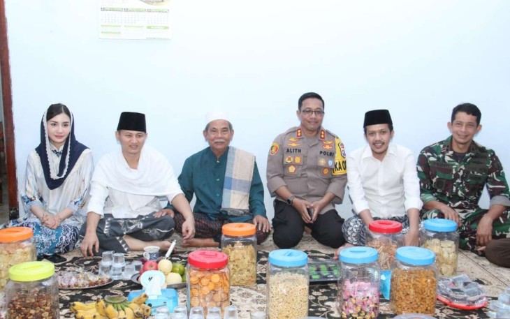 Tradisi Kupatan mengunjungi kediaman ulama